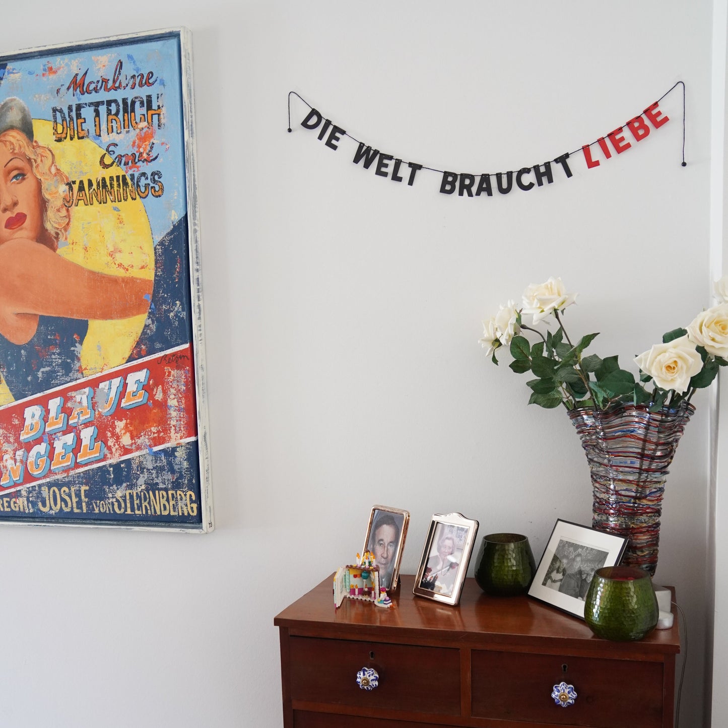 Girlande "die Welt braucht Liebe"