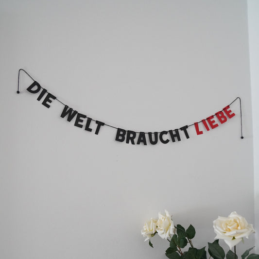 Girlande "die Welt braucht Liebe"
