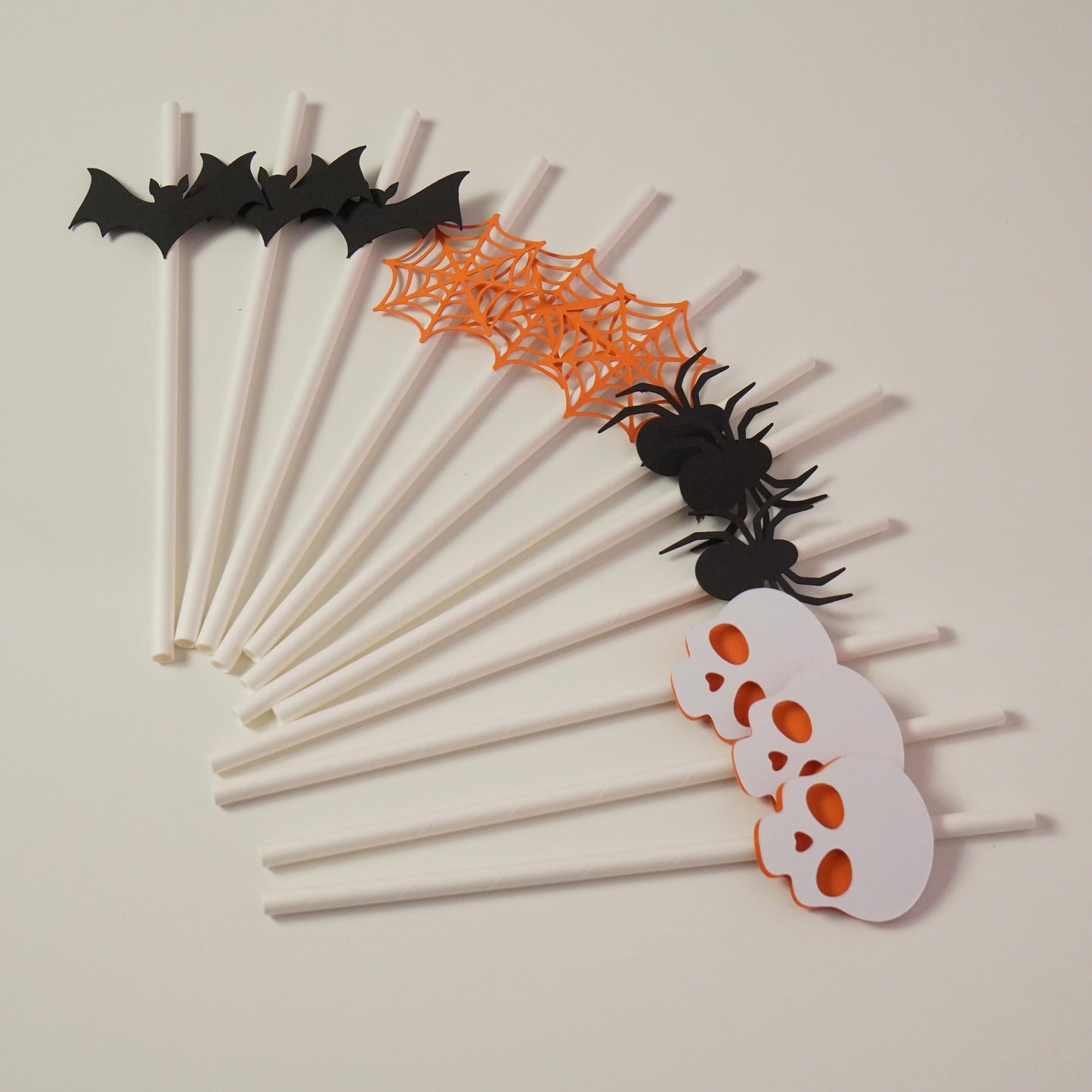 12 Strohhalme "Halloween" weiß