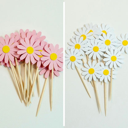 Handgefertigte Holzspieße mit rosa Blumen aus Papier – nachhaltige Tischdeko für Geburtstag und Party